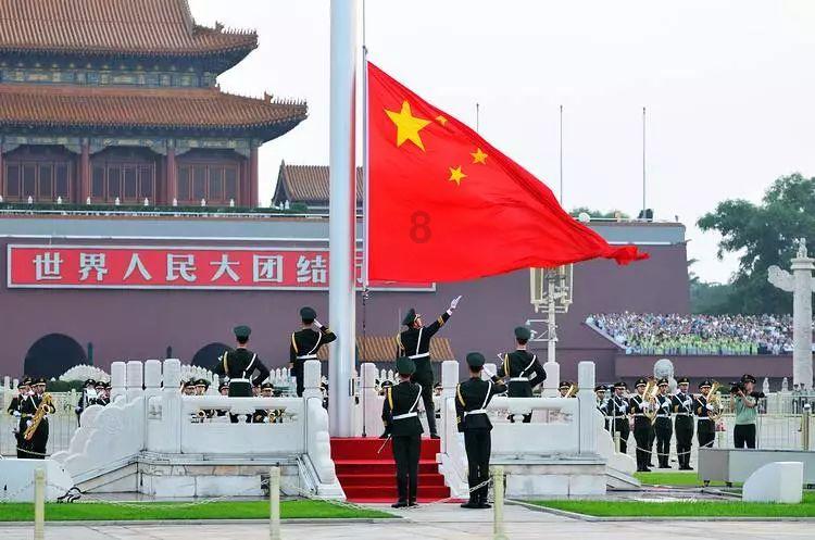 谈凤霞:温柔的童年想象与气象