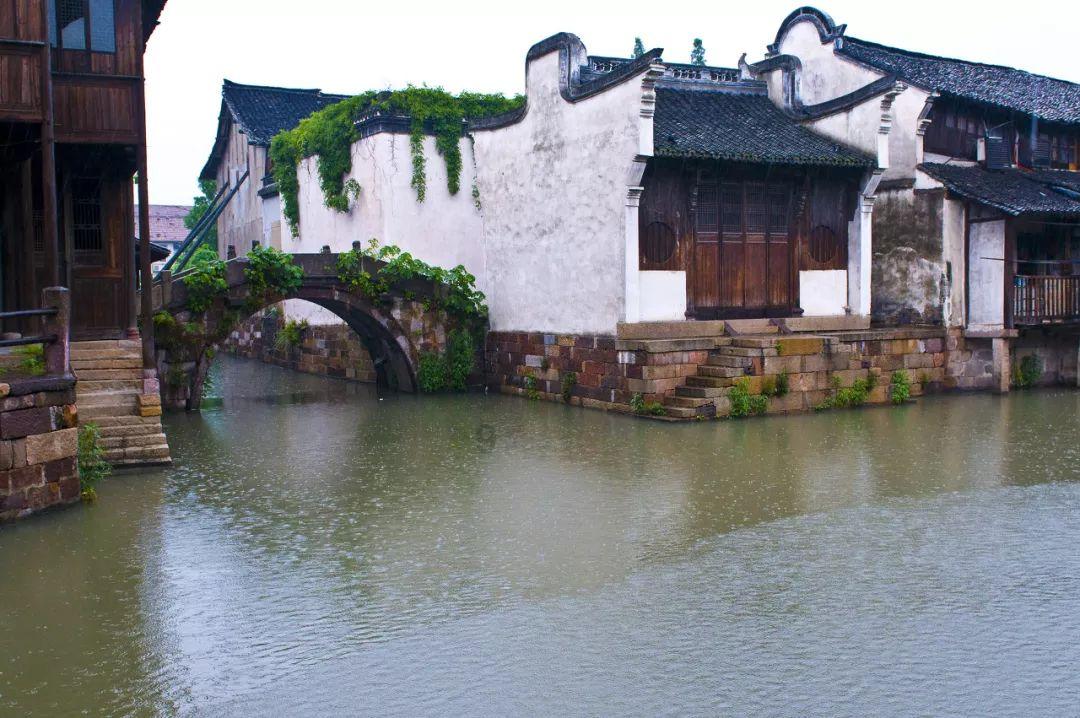 豆娃踢足球